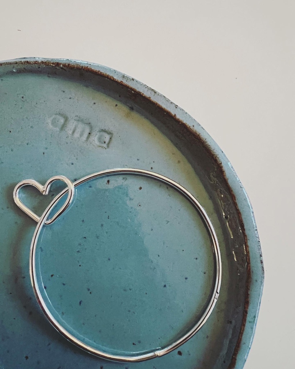 Sterling silver 925 bangle with a heart. 6,5/7 cm diameter.<br />Made with 2 mm round wire.